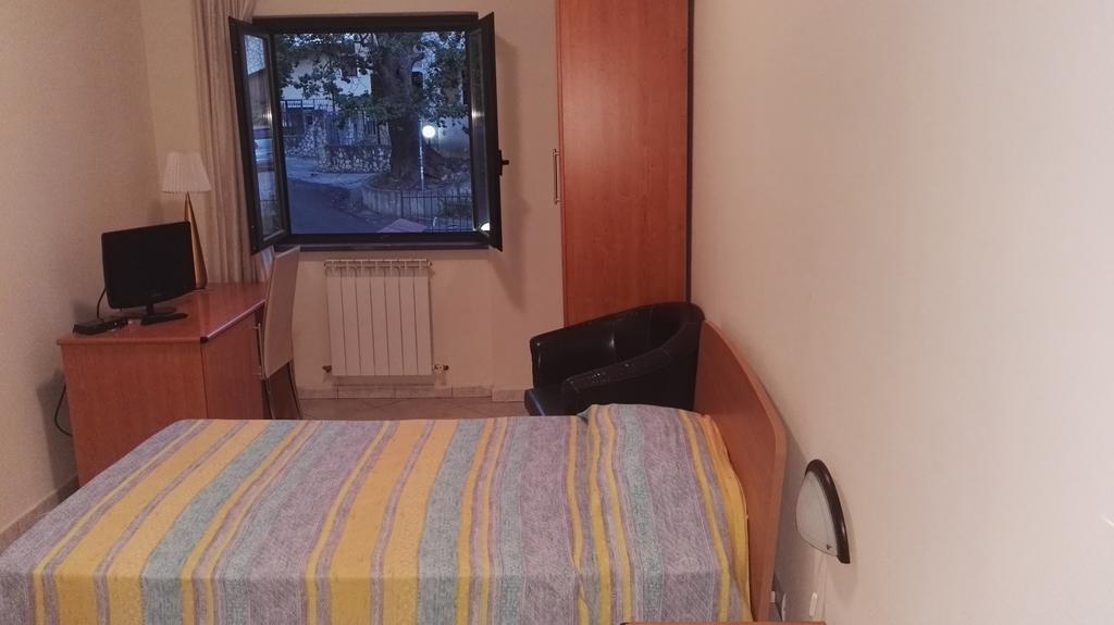 レンデ Raggio Di Sole Bed & Breakfast エクステリア 写真